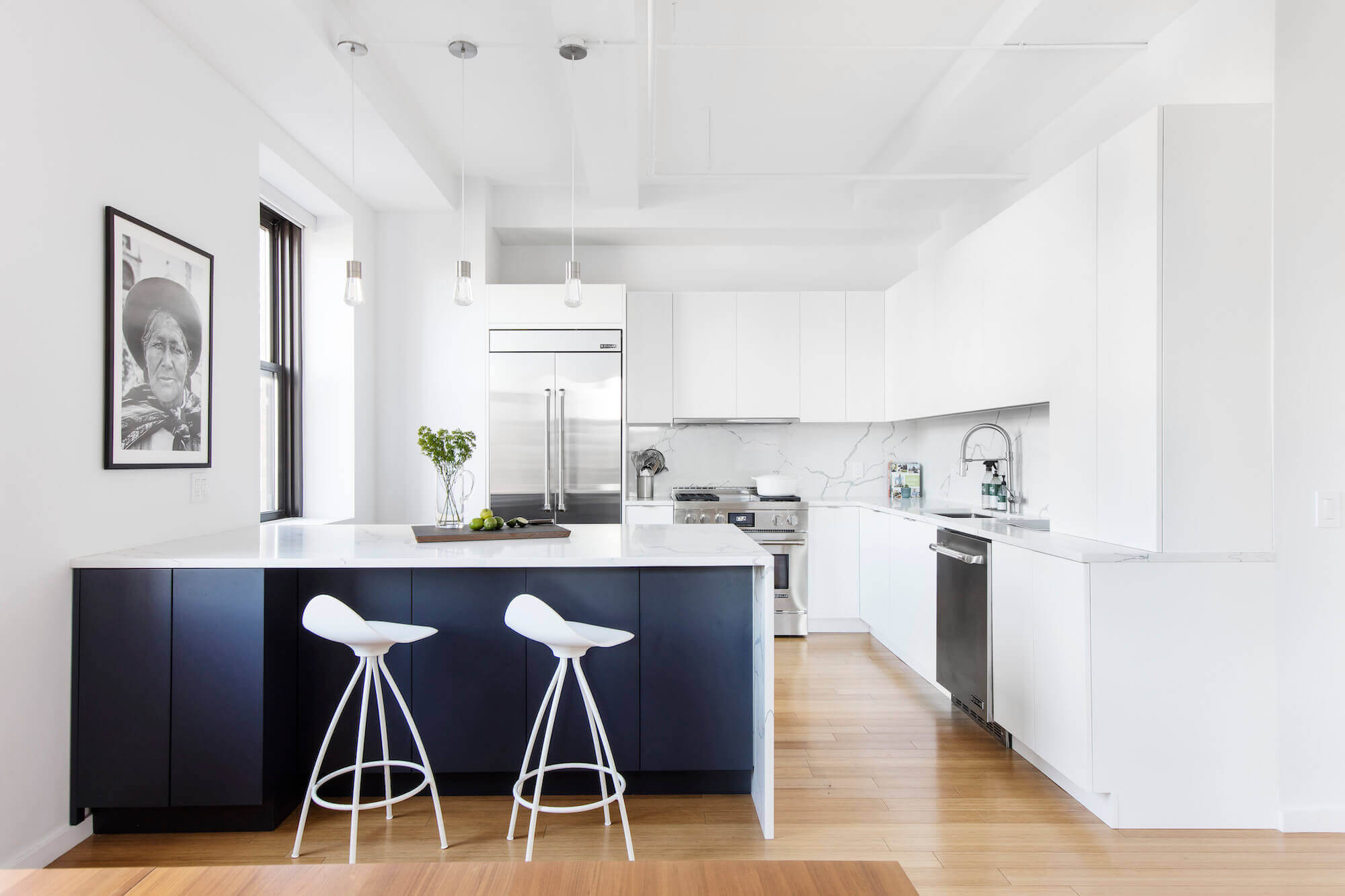 Blue and White Kitchen Décor What Are Its Primary Benefits?